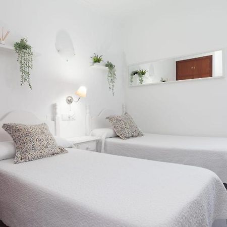 Hostal Restaurante La Giralda Rota Eksteriør bilde