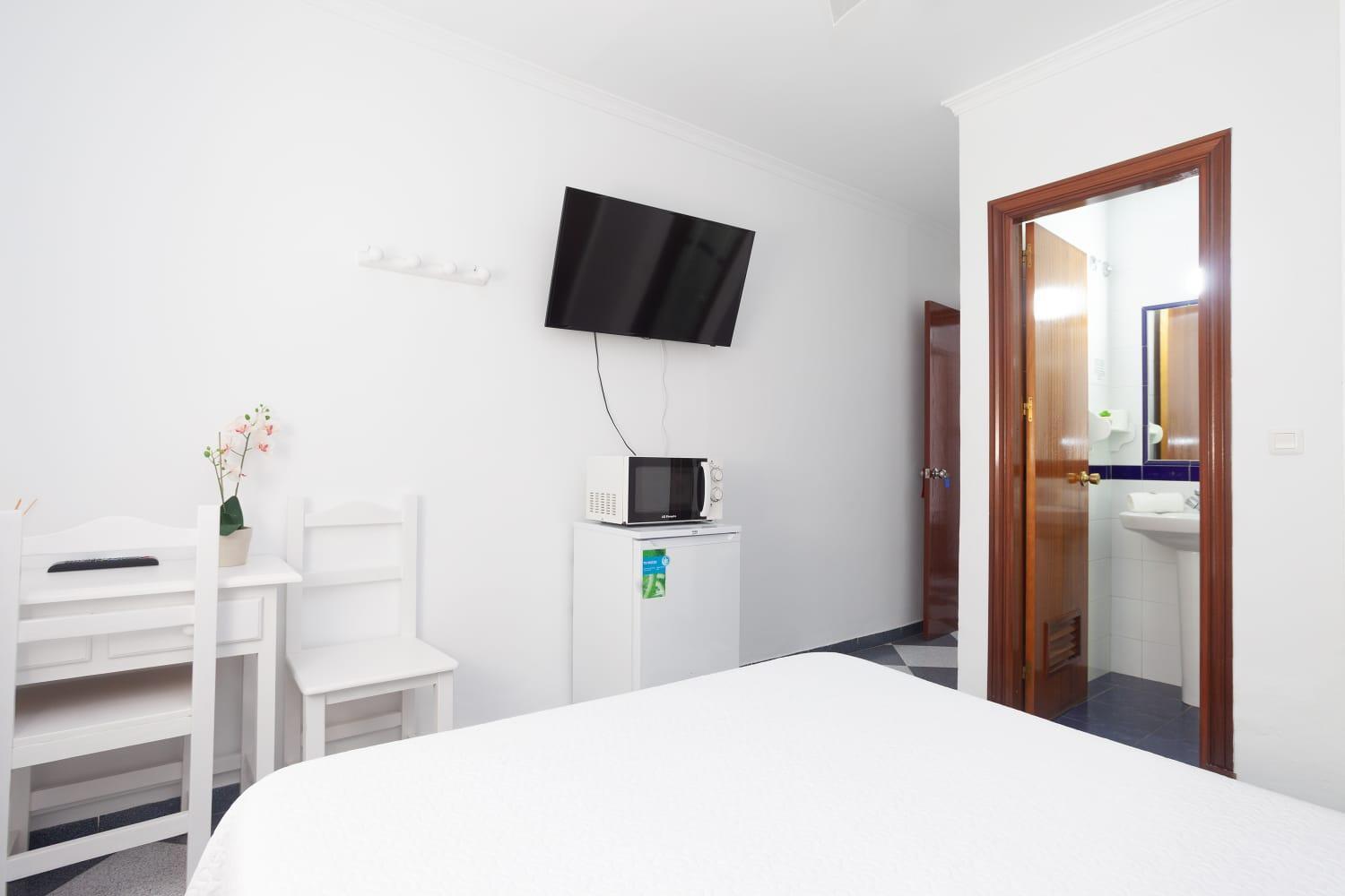 Hostal Restaurante La Giralda Rota Eksteriør bilde