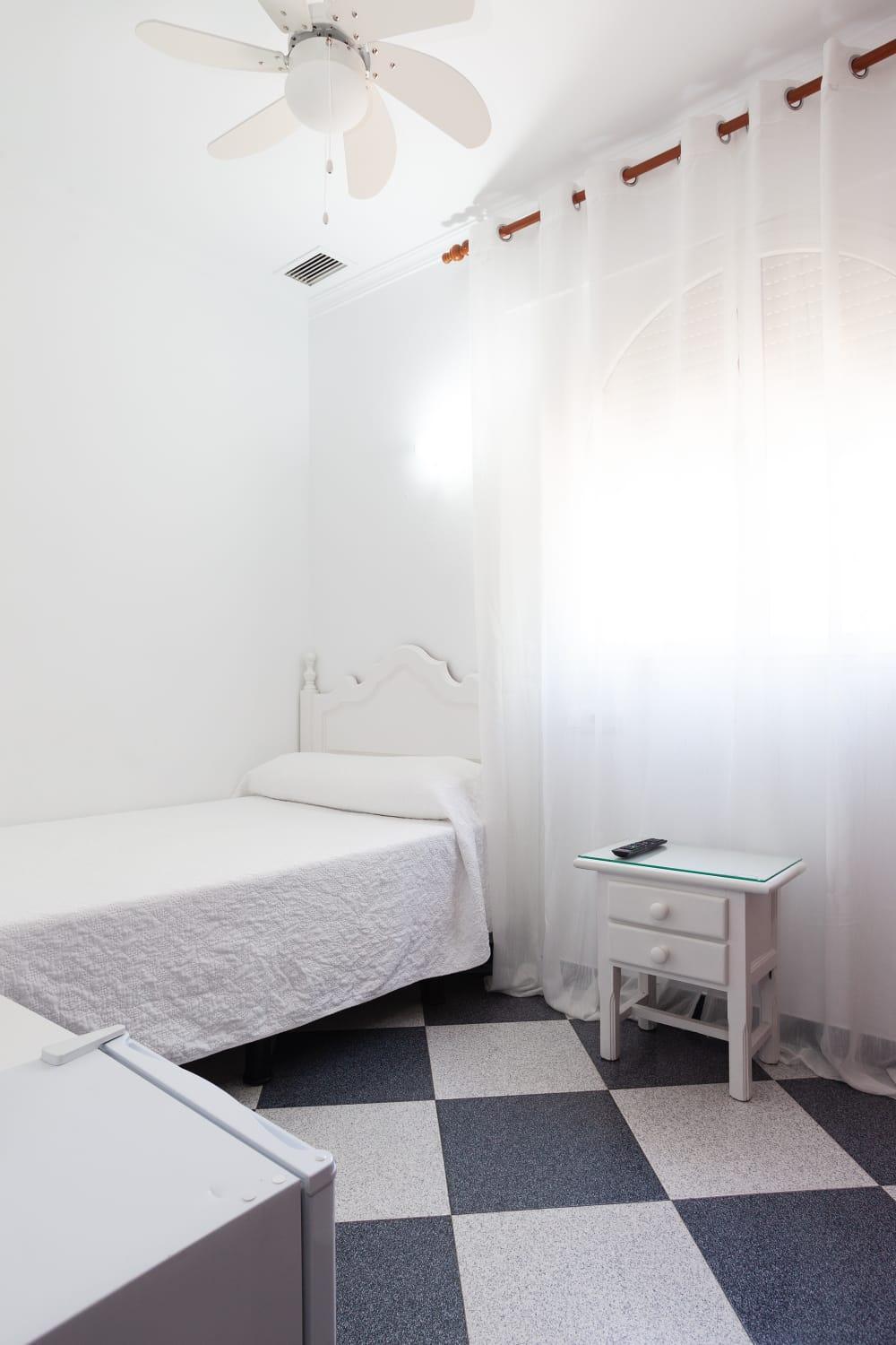 Hostal Restaurante La Giralda Rota Eksteriør bilde