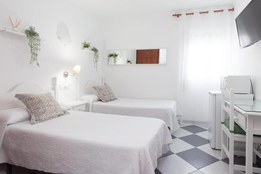 Hostal Restaurante La Giralda Rota Eksteriør bilde