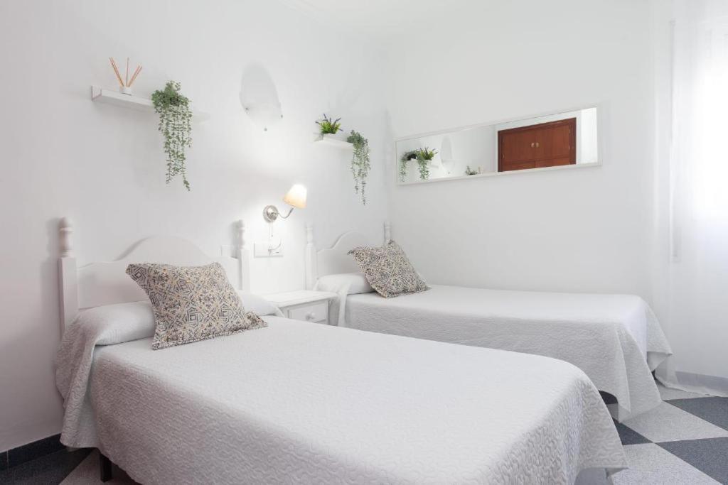 Hostal Restaurante La Giralda Rota Eksteriør bilde